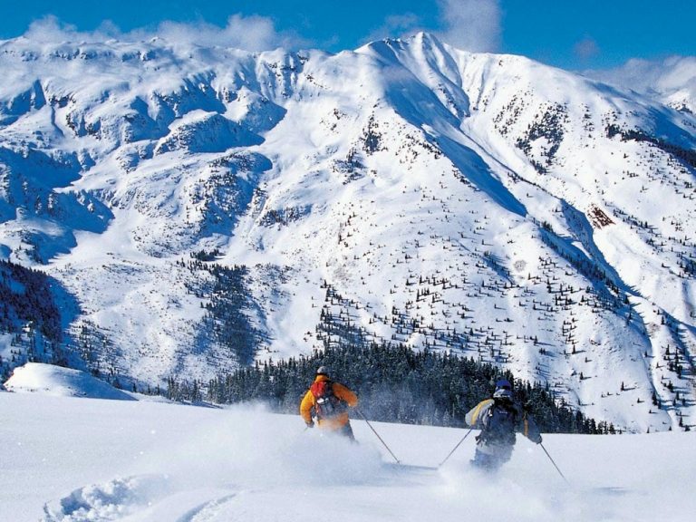 Viaja a los mejores destinos para esquiar con United Airlines