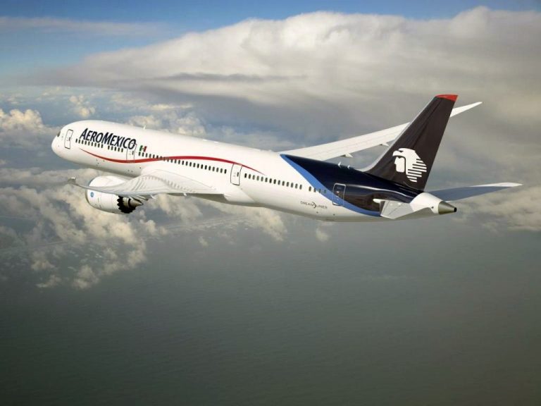 Paro de pilotos de Aeroméxico afecta vuelos en el AICM