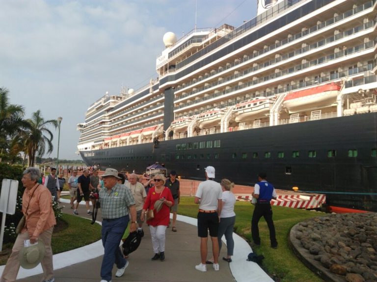 Miles de turistas arribaron en cruceros a Puerto Chiapas