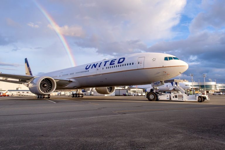 United Airlines celebra la incorporación de un nuevo Boeing