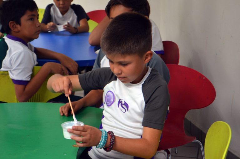 En Explora León los niños se divierten y aprenden experimentando