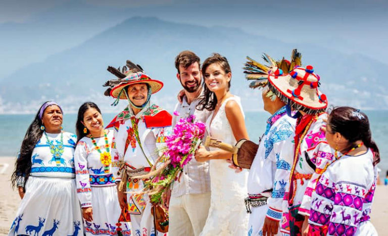 ¿Quieres una boda espiritual Wixárika? Puerto Vallarta es una gran opción