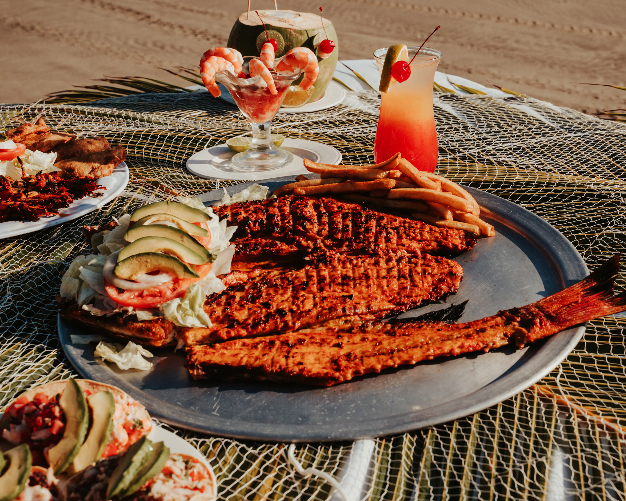 PESCADO-A-LA-TALLA-acapulco_playa - Living And Travel