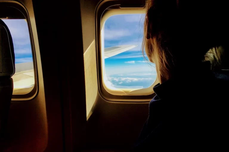 Seis reglas que no debes pasar por alto al viajar en avión