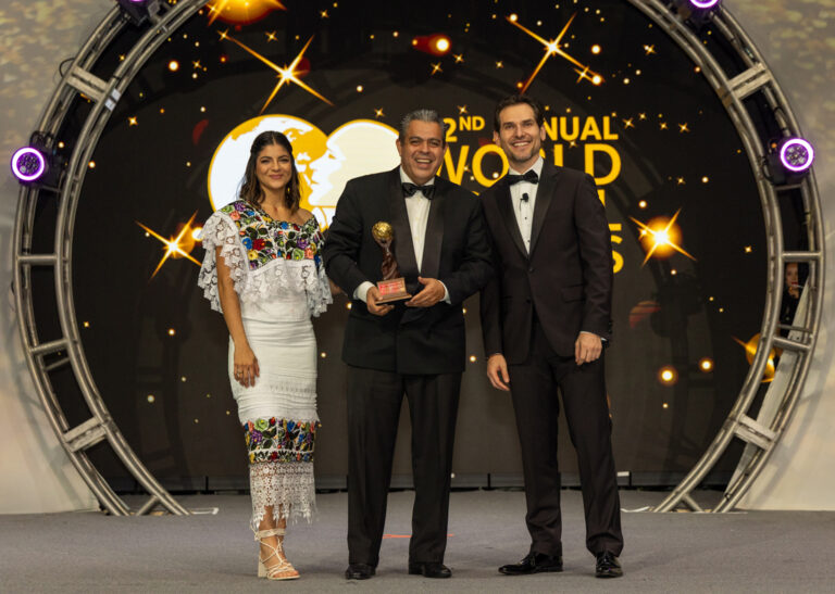 World Travel Awards galardona a Ixtapa Zihuatanejo como la mejor oficina de turismo en AL