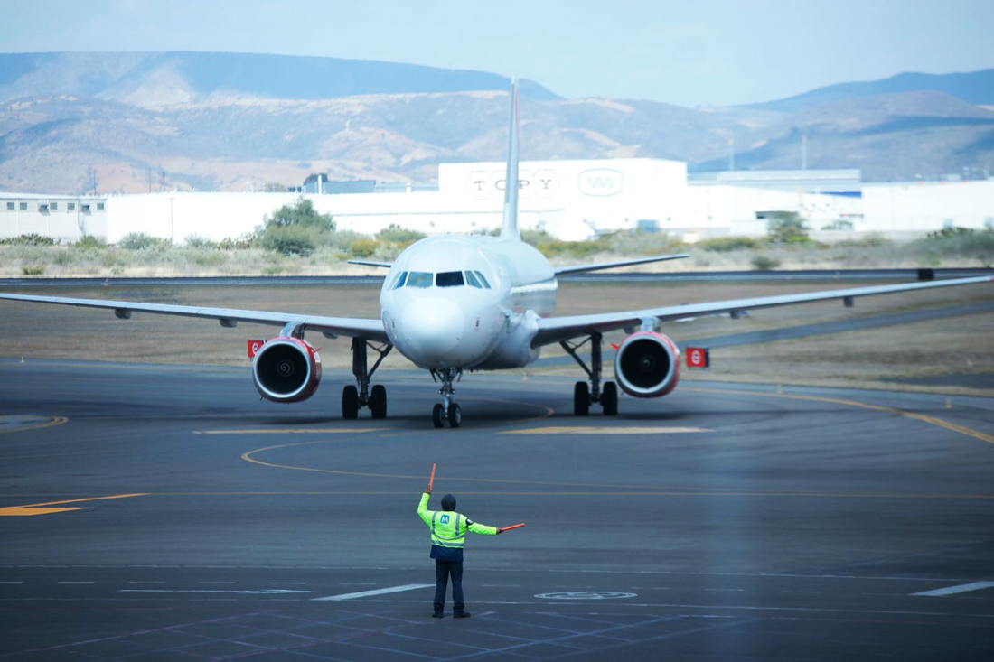 Avion_Aeroopuerto-BJX