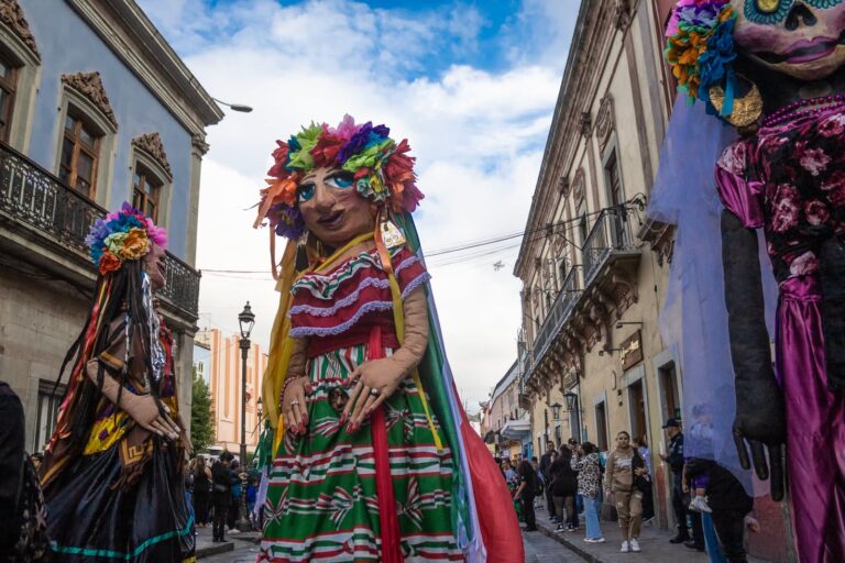 Las tradiciones de Guanajuato invadieron las calles del FIC